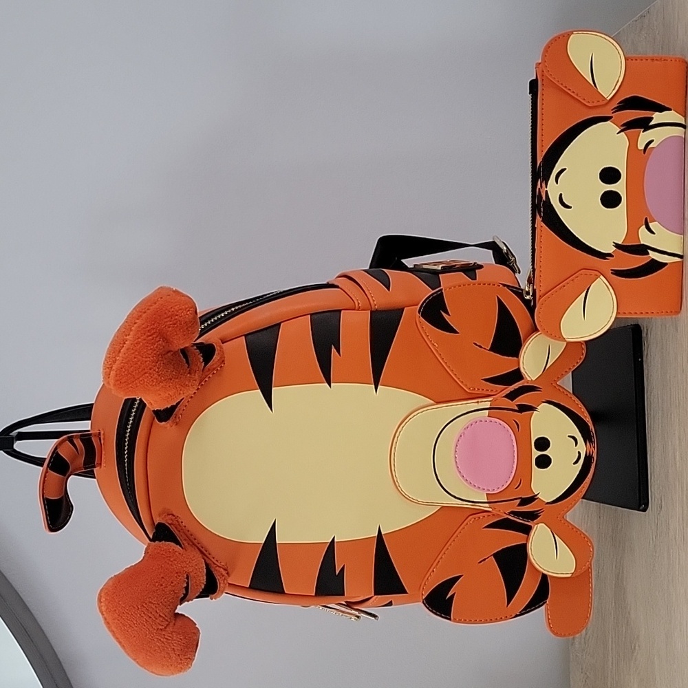 NWT.  Woman's Loungefly Tigger Cosplay Backpack And Wallet